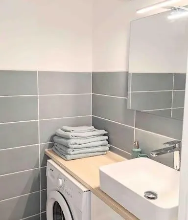Apartment Climatise 4 Pers, Balcon, Parking